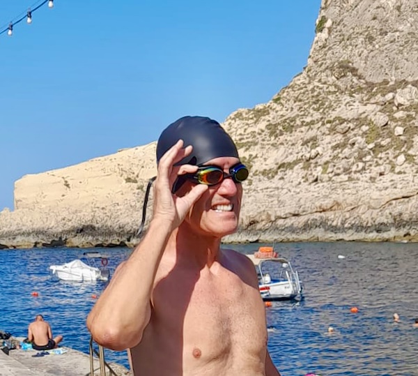 Richard adjusting the Holoswim 3 Pro goggles