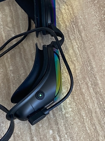 Holoswim 3 Pro green charging light