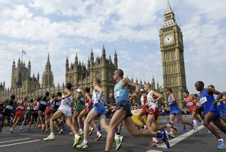Marathon runners at the London Marathon passing the tower of Big Ben and the British Houses of Parliament
