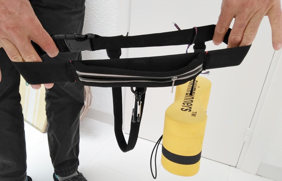 A swimrun belt and float with an added pocket A swimrun belt and float with an added pocket